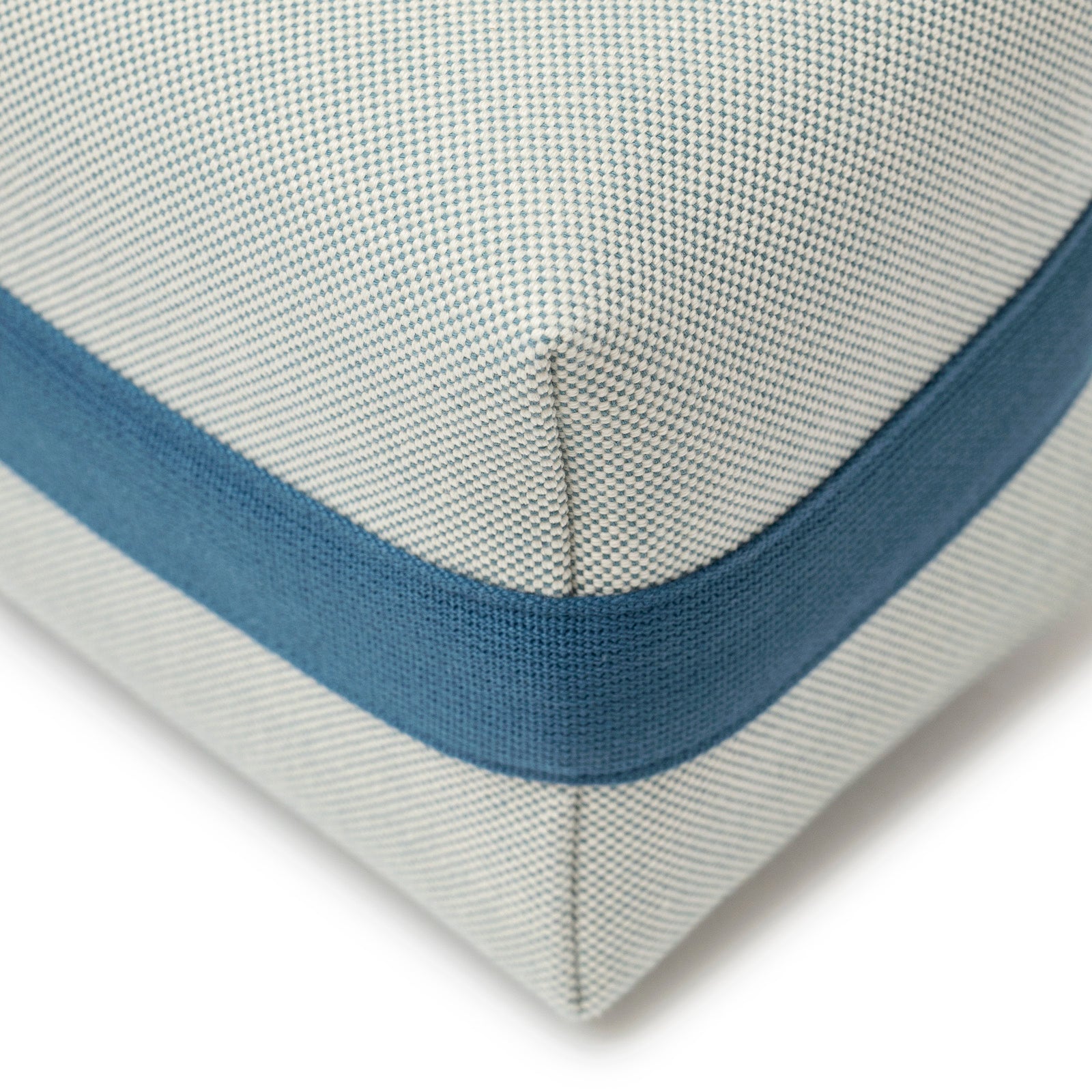 Close-up of corner stitching and blue edge detail on Hermès Bride-A-Brac Cabriole Case GM Toile Blue Nattier