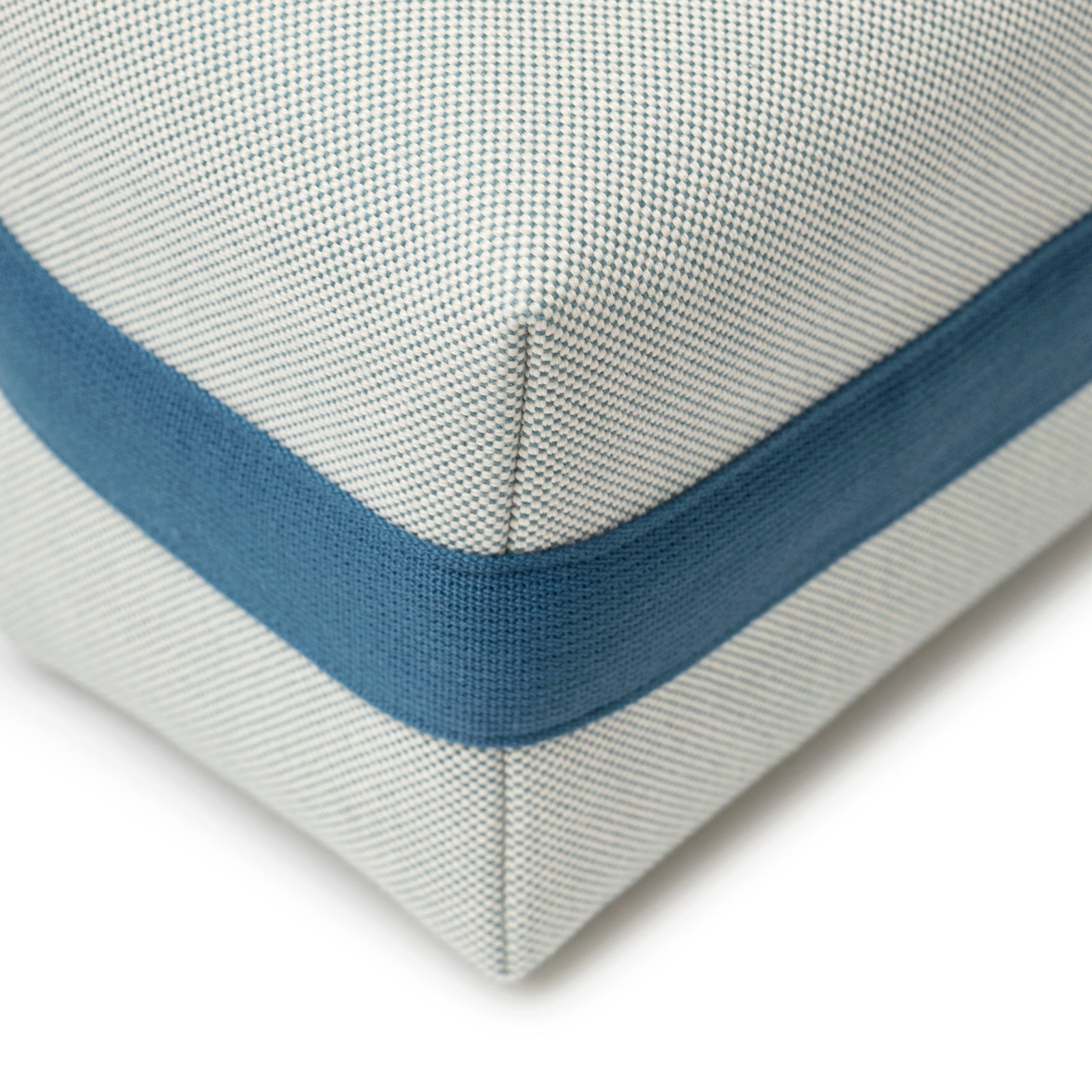 Close-up of corner stitching and blue stripe detailing on Hermès Bride-A-Brac Cabriole Case GM Toile Blue Nattier