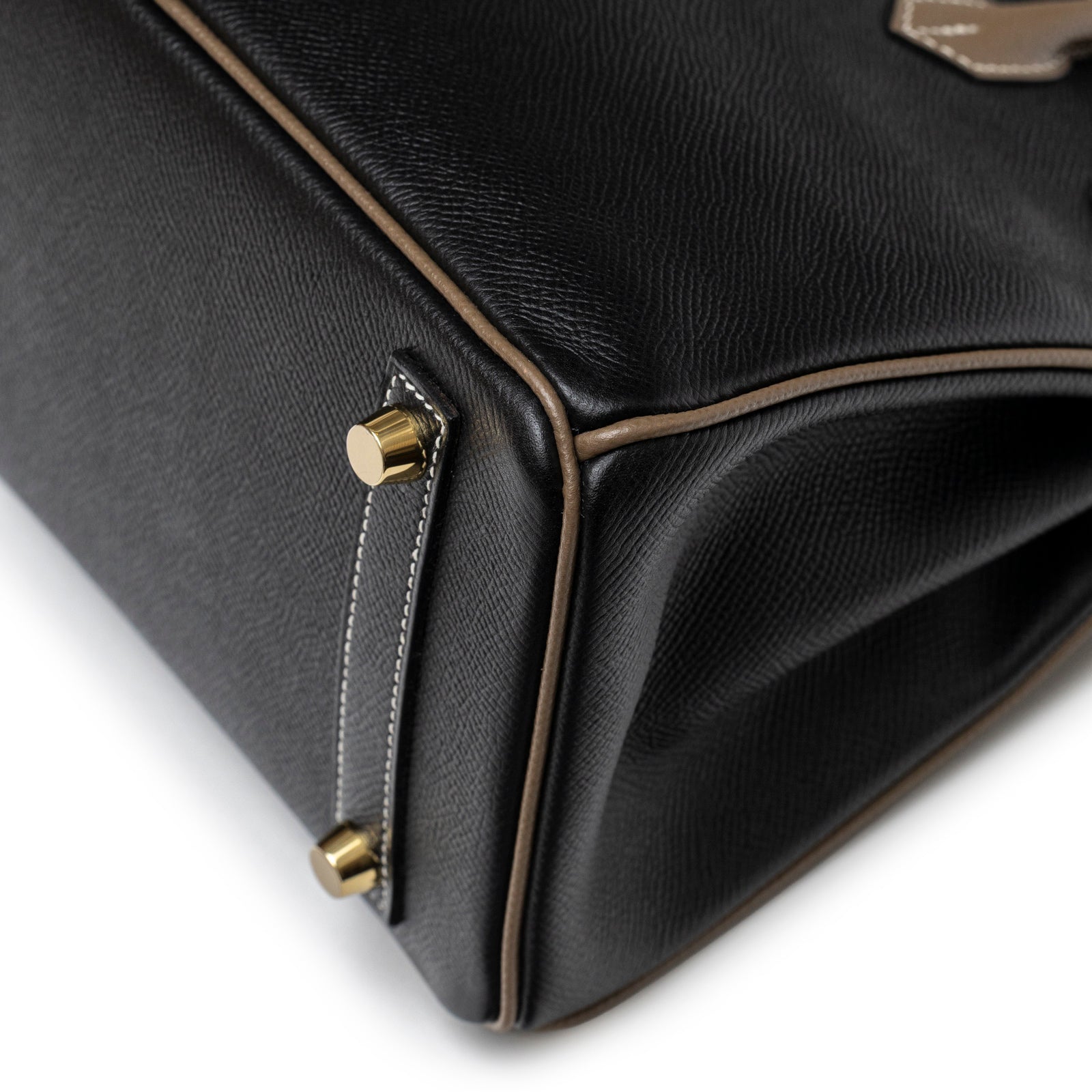 Close-up angled view of bottom corner and gold feet on Hermès Special Order HSS Horseshoe Birkin 25 Black/Etoupe Epsom Gold Hardware
