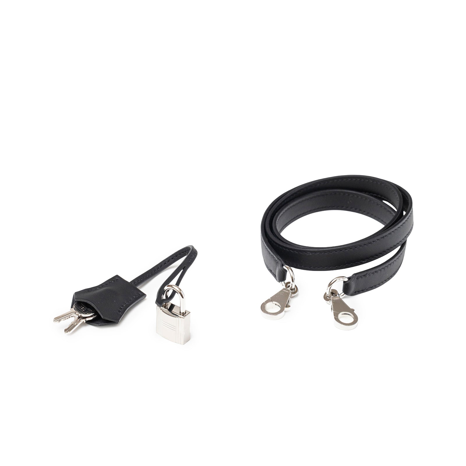 Close-up of keys with lock and black shoulder strap for Hermès Kelly 25 Sellier Ecru Black Swift Toile H Canvas Swift Palladium Hardware