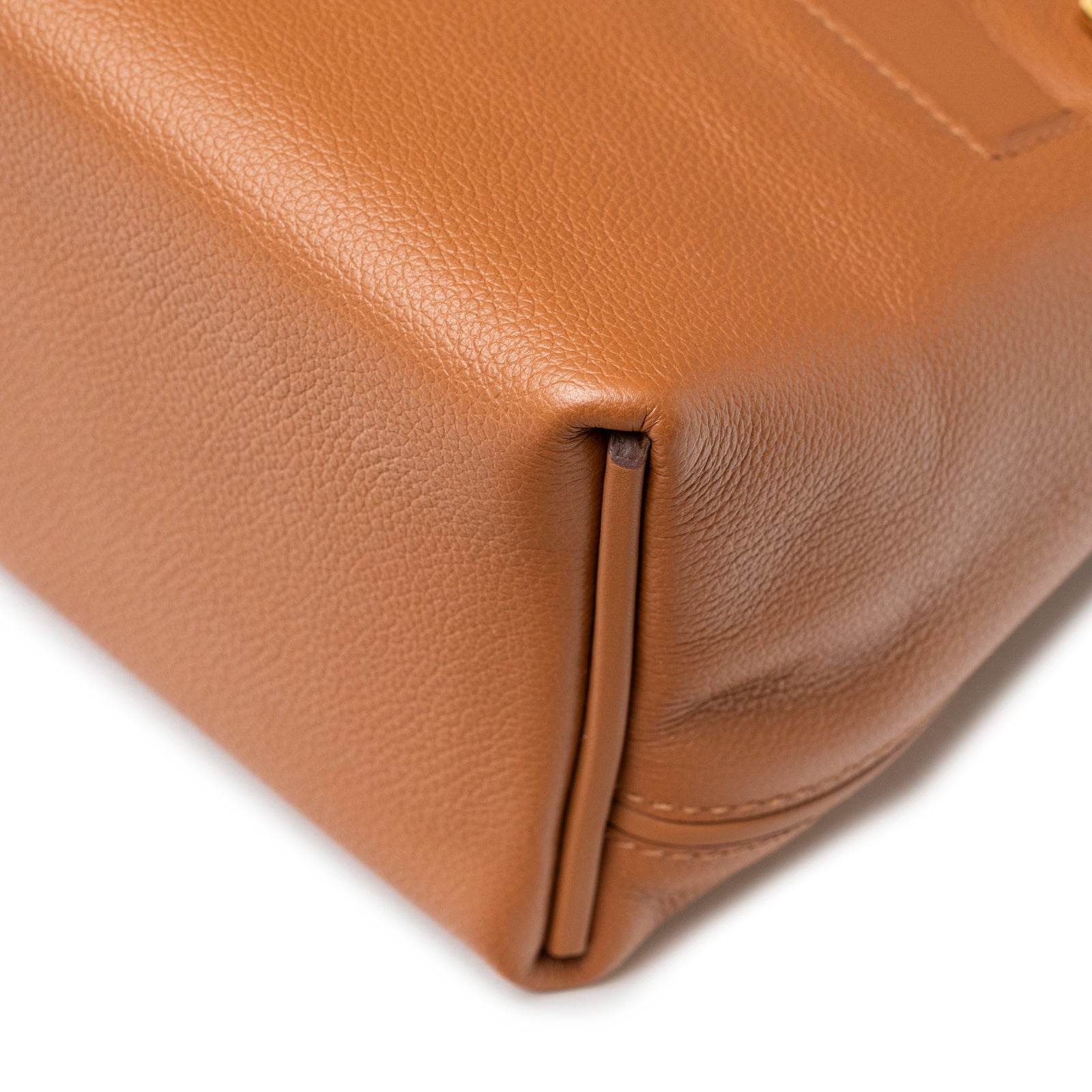 Close-up of bottom corner showing texture and stitching of Hermès 24/24 21 Gold Evercolor Swift Gold Hardware bag
