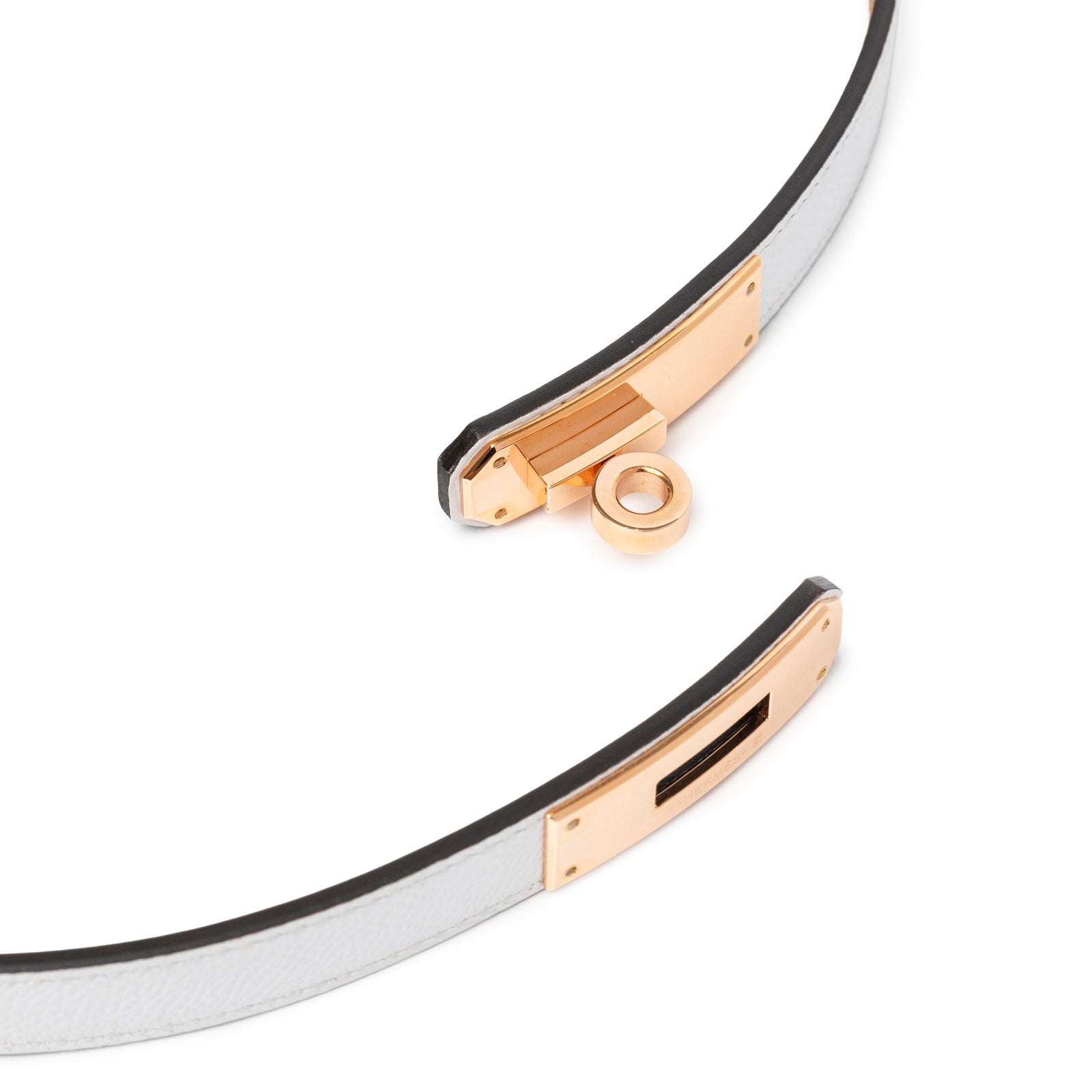 Close-up of clasp and rose gold hardware on Hermès Kelly 18 Belt Epsom Rose Gold Hardware showing textured leather edges