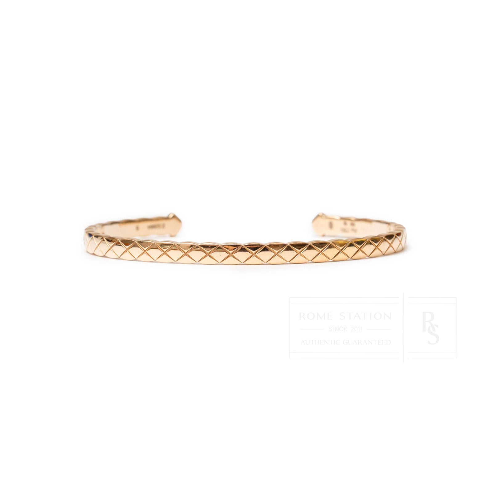 Close-up front view of Chanel Coco Crush Mini Bracelet 18K Gold Au750 with quilted pattern design