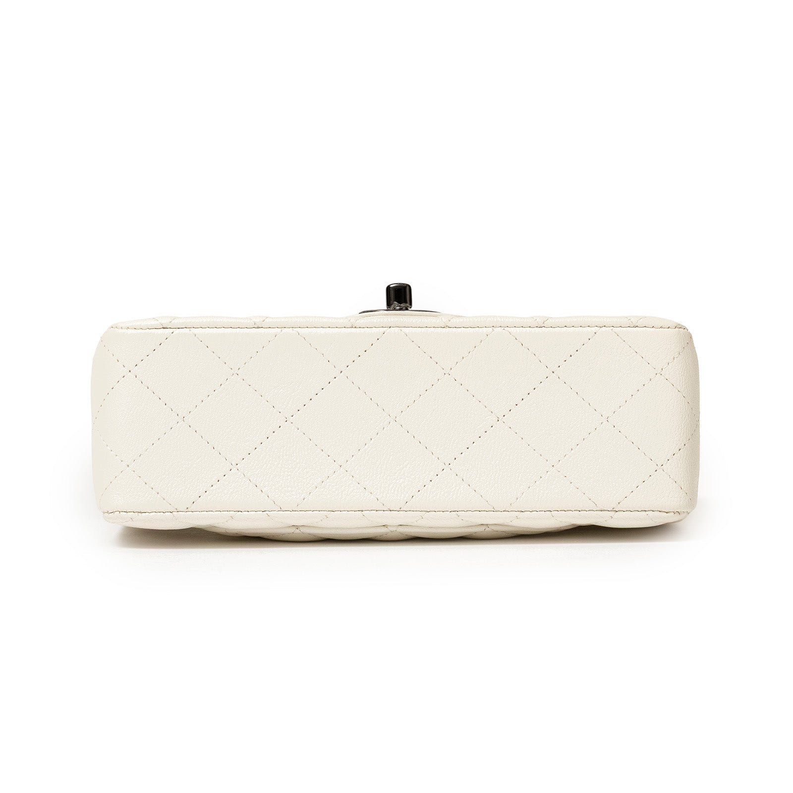 レア！！CHANEL アイボリー　ミニバッグ Chanel Mini Classic Flap Bag in White Calfskin with Black Hardware