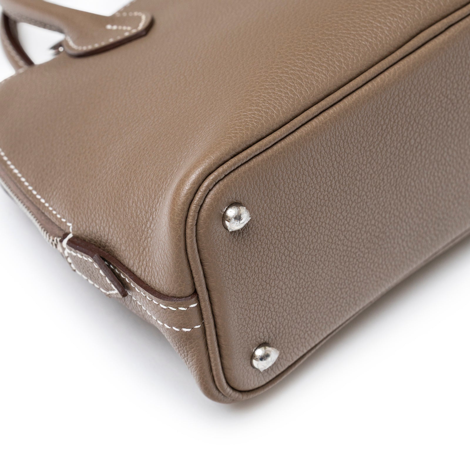 Close-up of bottom corner with palladium hardware on Hermès 1923 Bolide Mini Etoupe Evercolor Palladium Hardware
