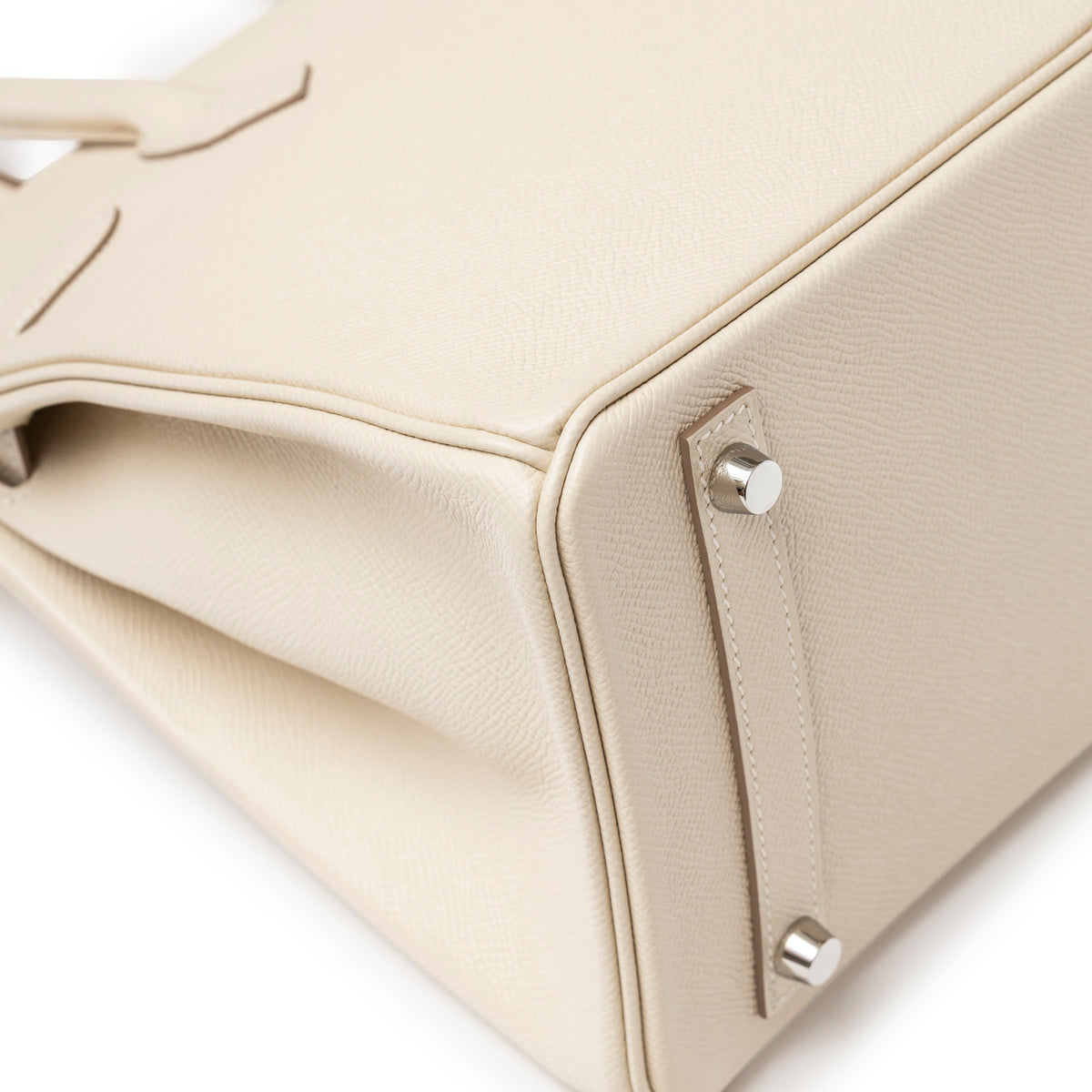 Hermès Birkin 30 Craie Epsom Palladium Hardware corner close up with protective feet
