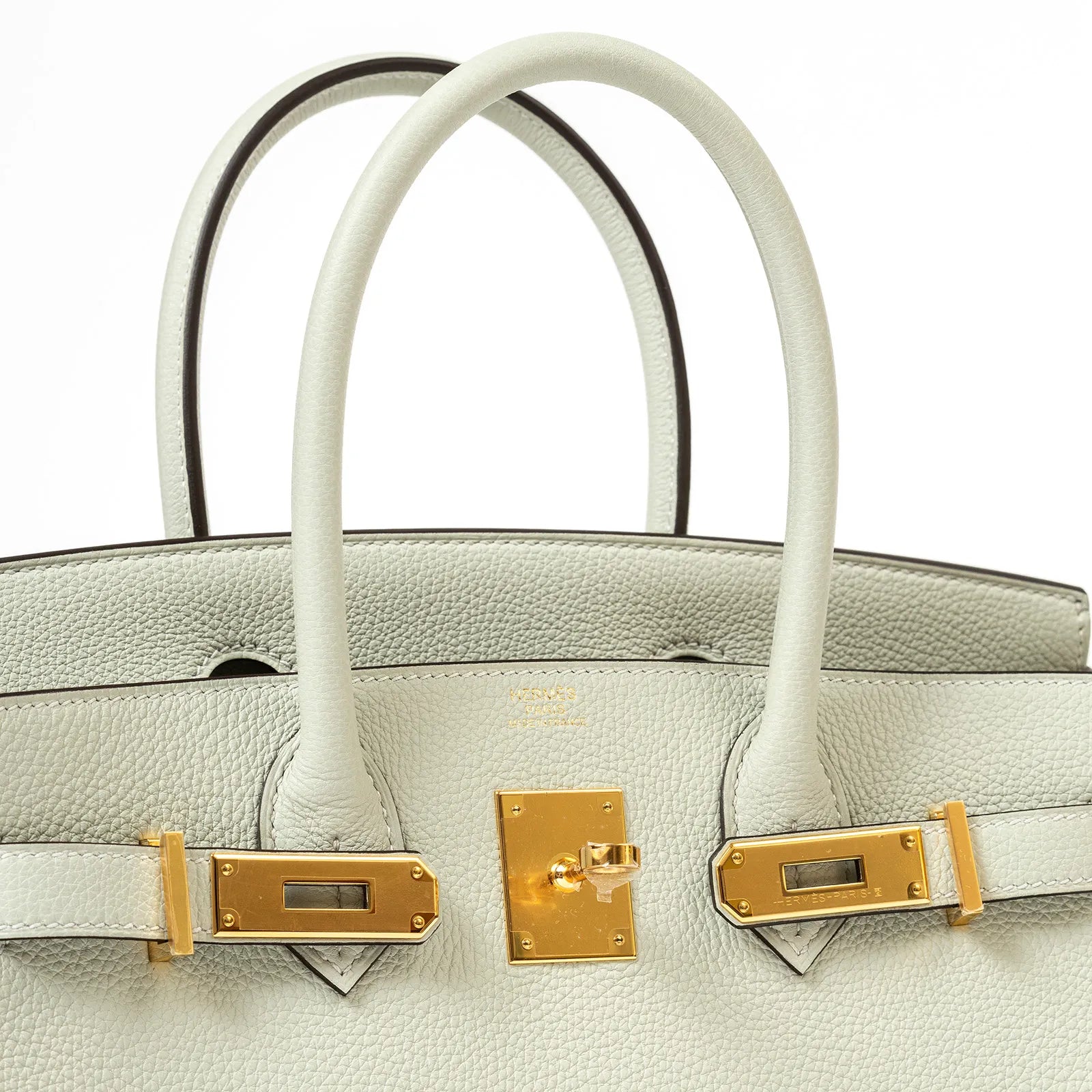 Close-up front view of Hermès Birkin 30 in Gris Neve Togo leather with gold hardware and rolled handles