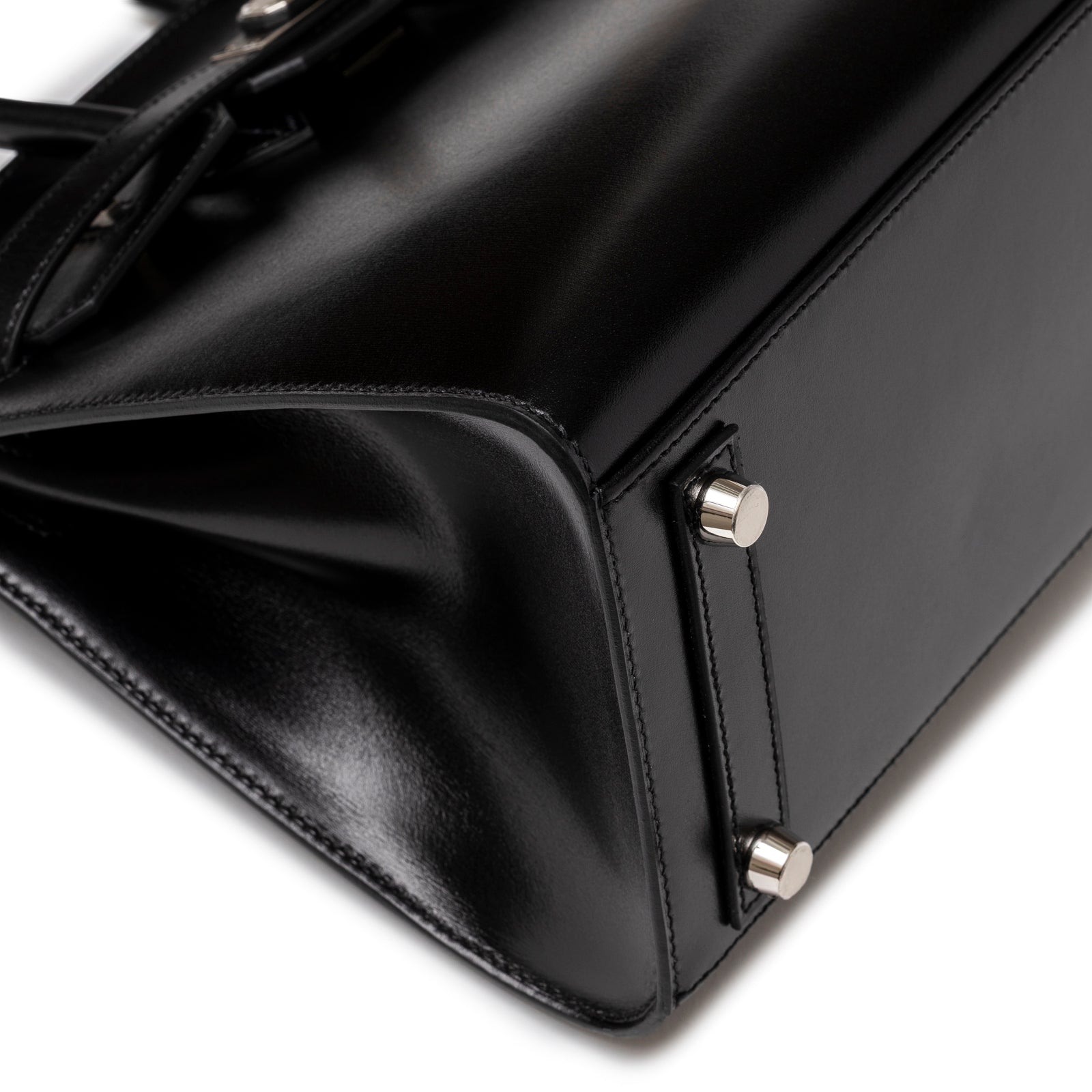 Close-up of smooth black leather and palladium stud feet on Hermès Birkin Sellier 25 Black Box Palladium Hardware bag