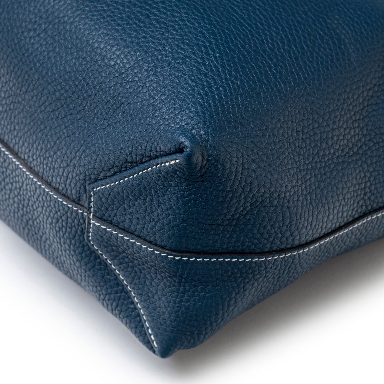 Close-up of corner detail on Hermès Double Sens Reversible Bicolor Shoulder Bag Clemence Violet/Blue showing texture and stitching