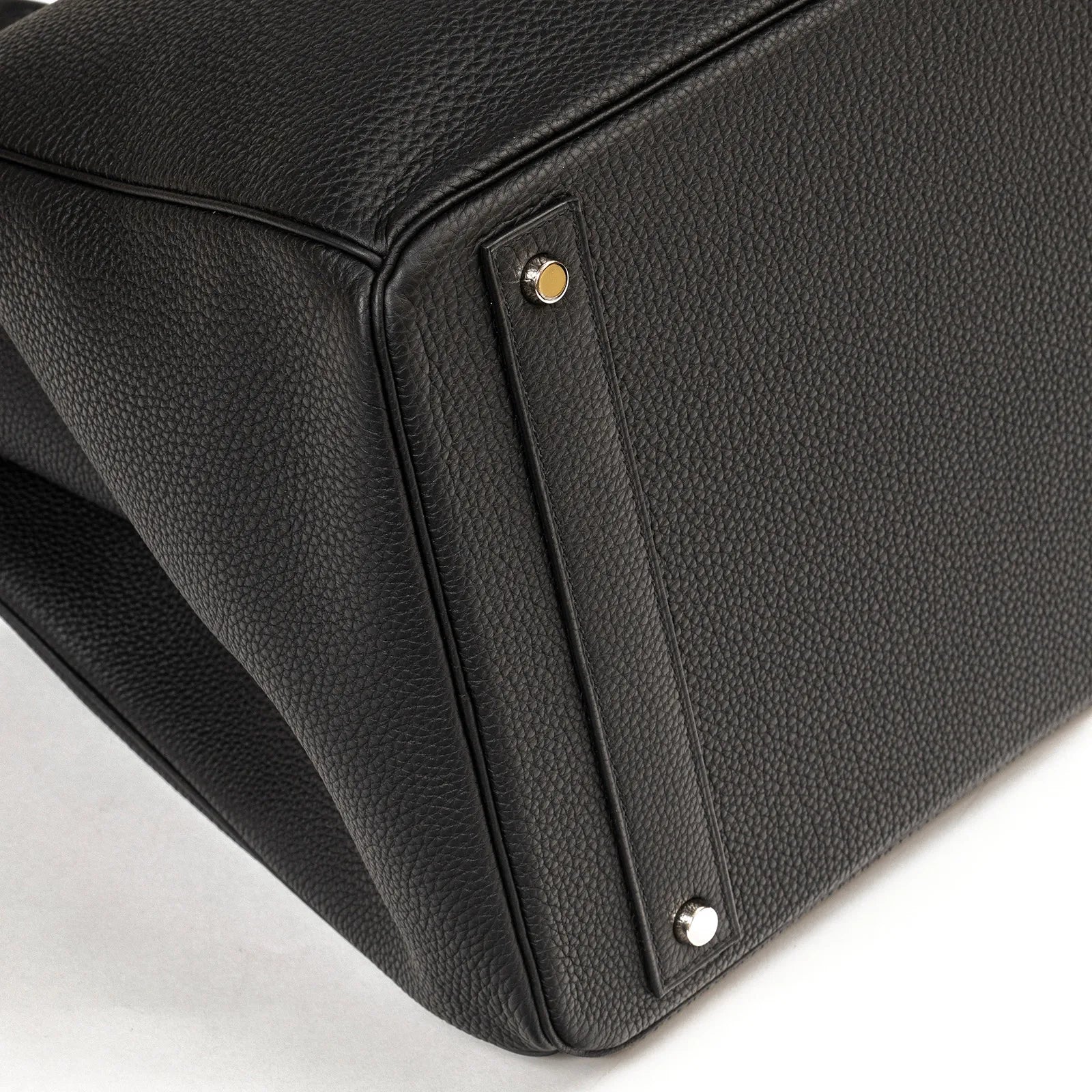 Close-up of the bottom corner showing black Togo leather and palladium hardware on Hermès Hac Birkin 40 Black Togo Palladium Hardware.