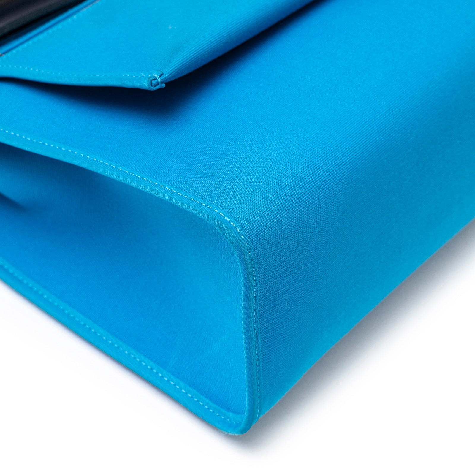 Close-up of bottom corner in vibrant blue canvas on Hermès Herbag Zip PM 31 Blue Vache Hunter Palladium Hardware