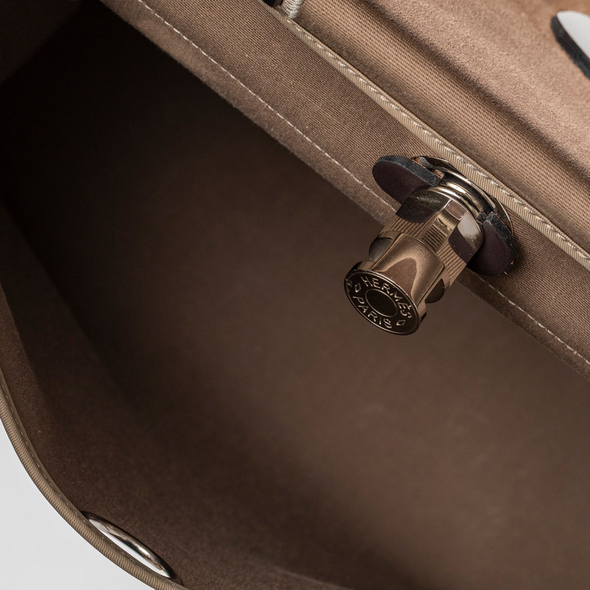 Hermès Herbag Zip PM 31 Etoupe Ebene Toile H Vache Hunter Palladium Hardware interior 