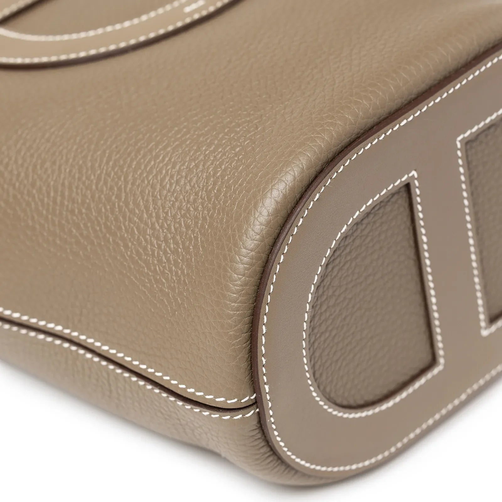 Hermès In-The-Loop 18 Etoupe Clemence & Swift Gold Hardware - Shop Now