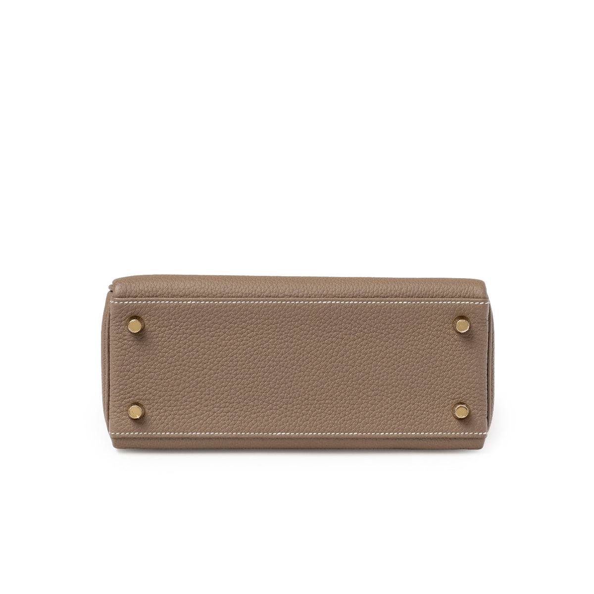 Hermès Kelly 25 Retourne Etoupe Togo Gold Hardware bottom view with gold feet