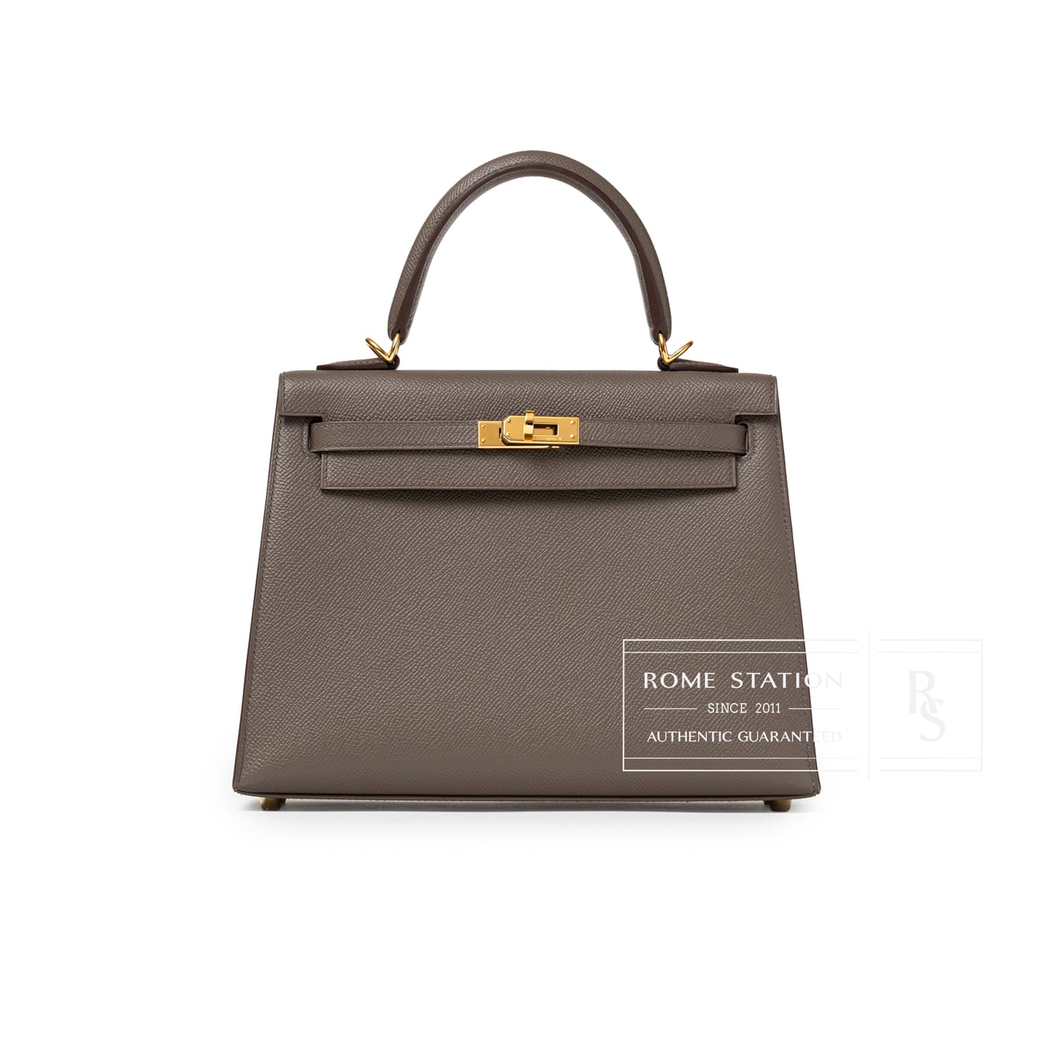 Front view of Hermès Kelly 25 Sellier Etain Epsom Gold Hardware showing structured leather and clasp detail