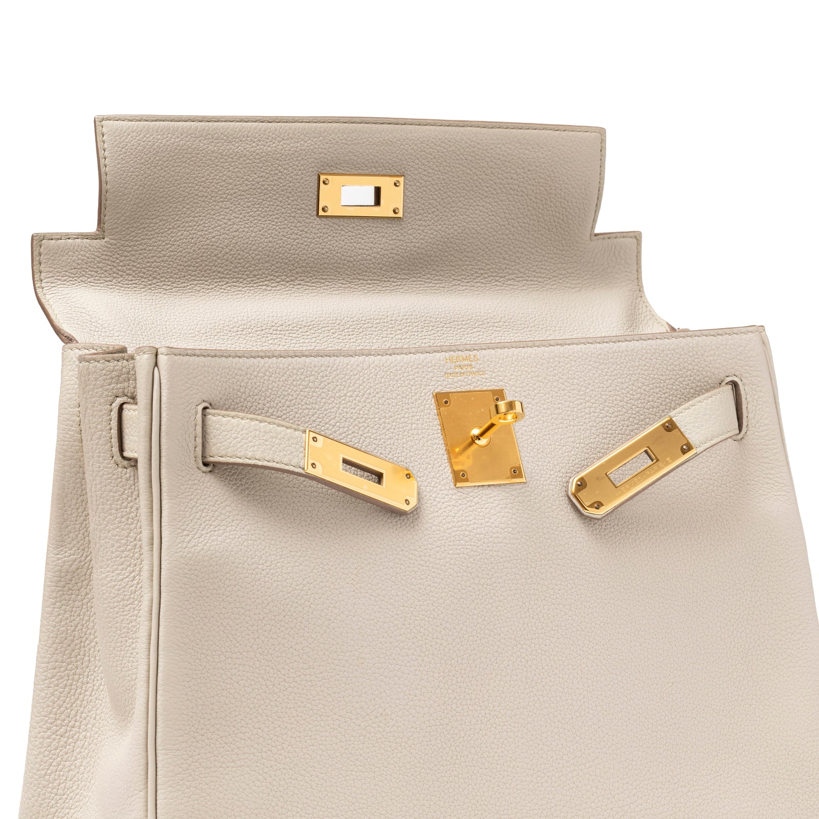 Close-up of open Hermès Kelly 28 Retourne Beton Togo Gold Hardware showing textured leather and gold clasp details