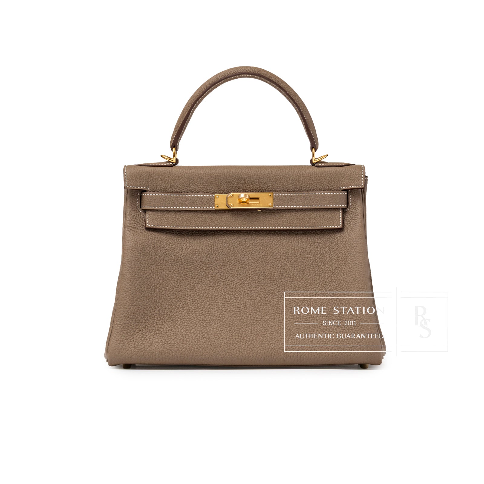 Front view of Hermès Kelly 28 Retourne Etoupe Togo Gold Hardware showcasing smooth leather and gold clasp detail
