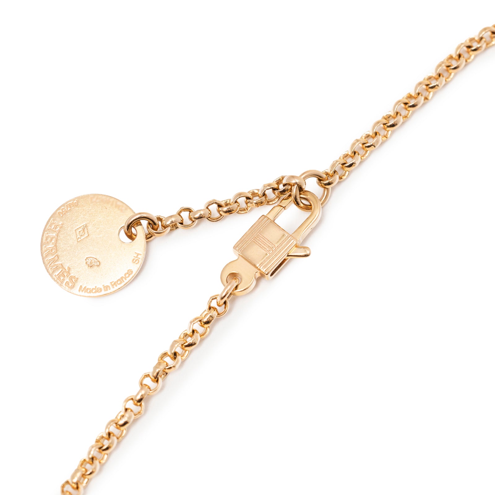Close-up of clasp and round engraved tag on Hermès Kelly Clochette Bracelet 18K Rose Gold Diamonds chain