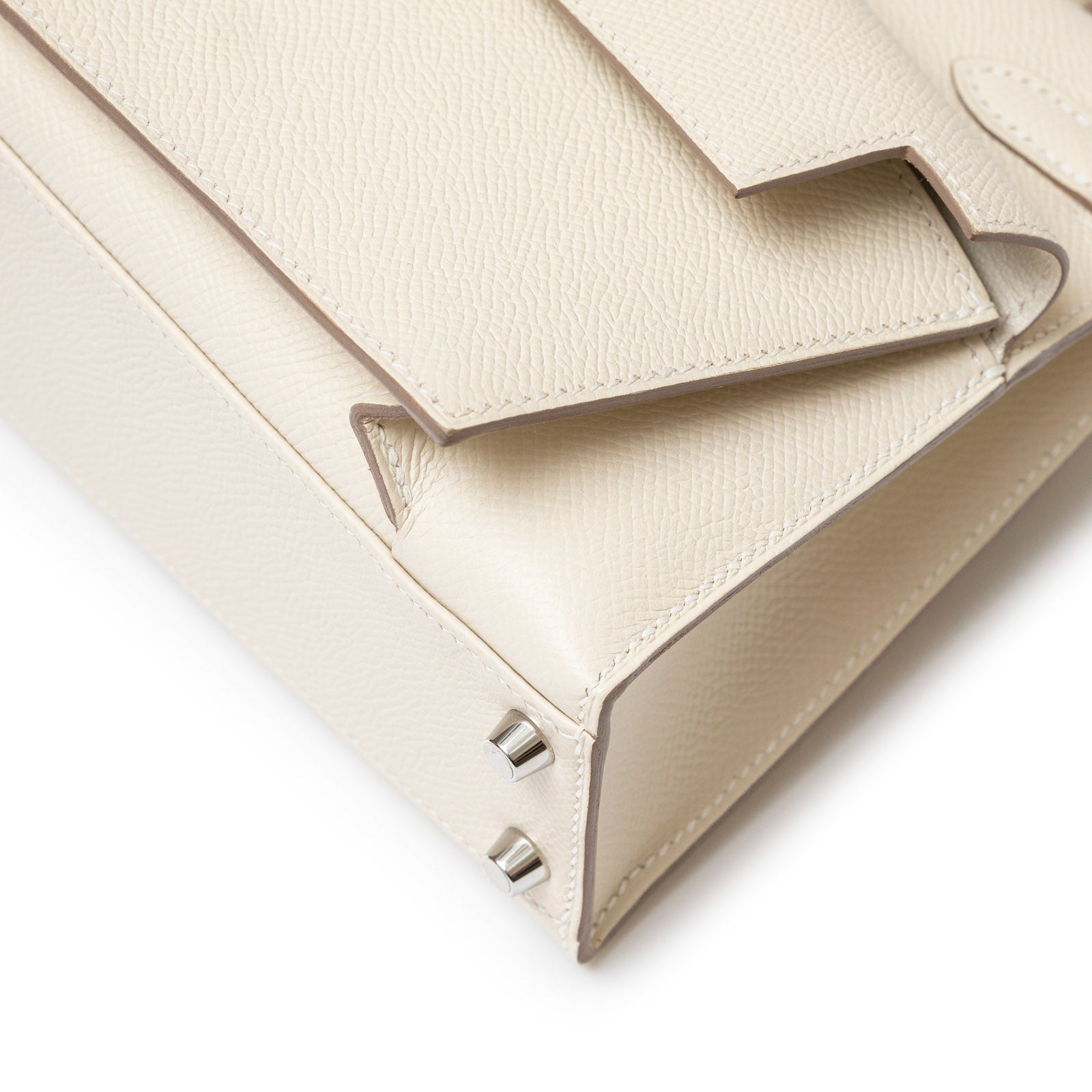 Hermès Kelly Desordre 20 Sellier Craie Epsom Palladium Hardware - Front Corner Right