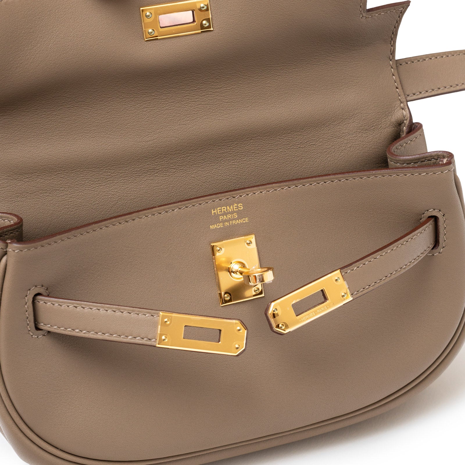 Hermès Kelly Moove Etoupe Swift Gold Hardware - Close Up