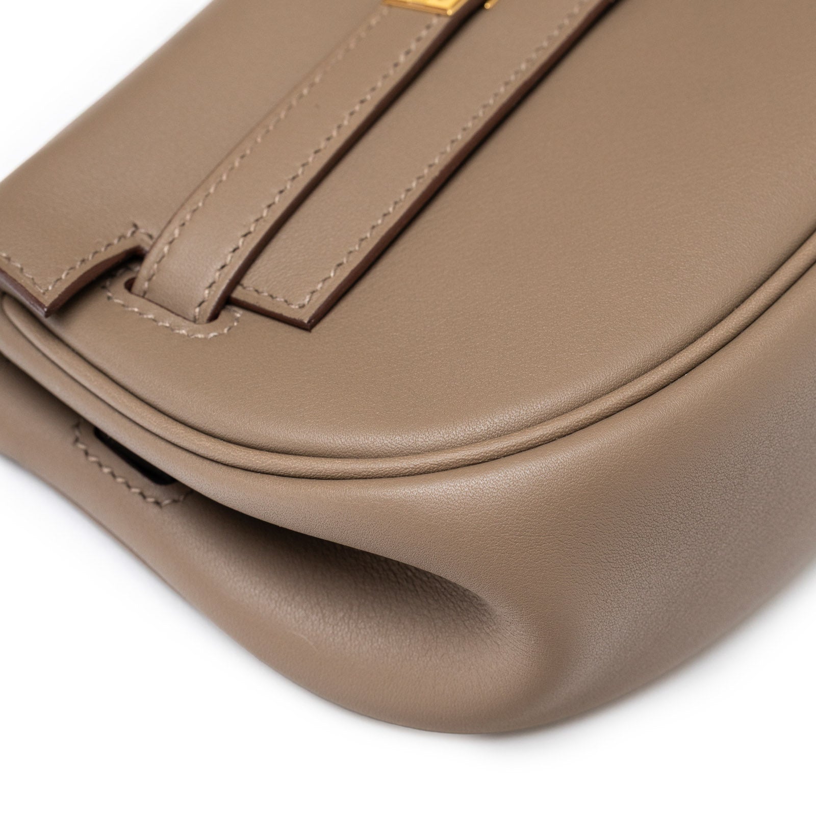 Hermès Kelly Moove Etoupe Swift Gold Hardware - Front Corner Left