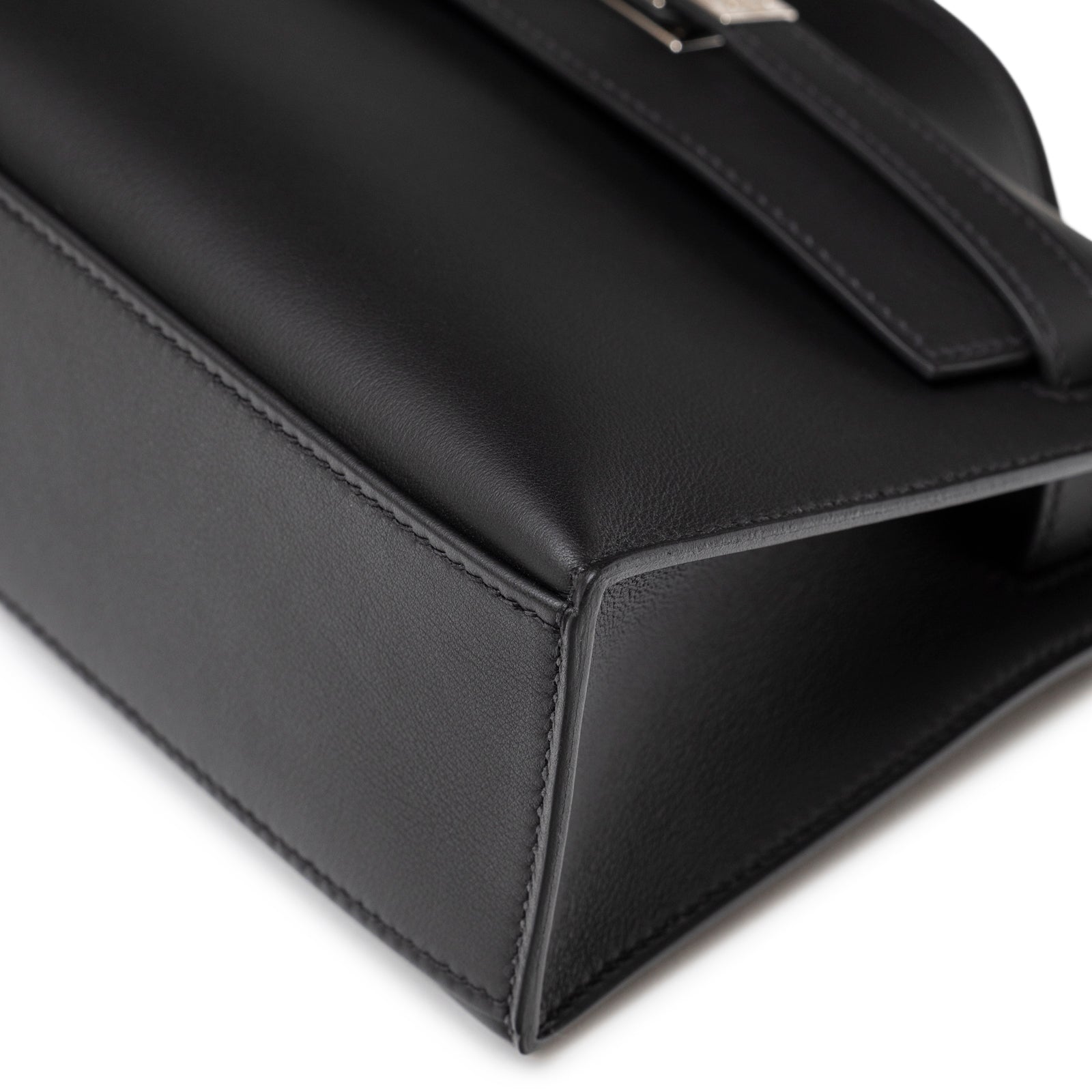 Close-up of stitched bottom corner and smooth leather detail on Hermès Kelly Pochette Black Swift Palladium Hardware