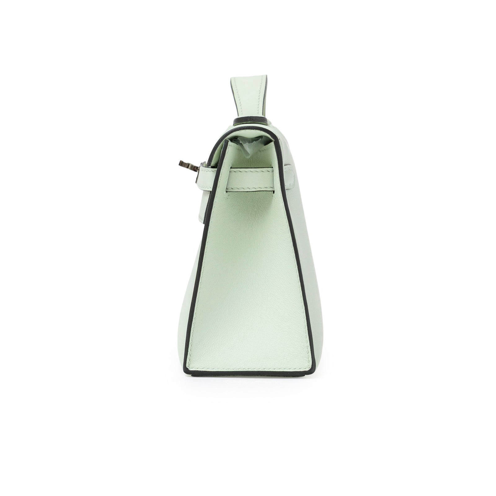 Side view of Hermès Kelly Pochette Vert Fizz Swift Palladium Hardware showing triangular profile and smooth leather edges