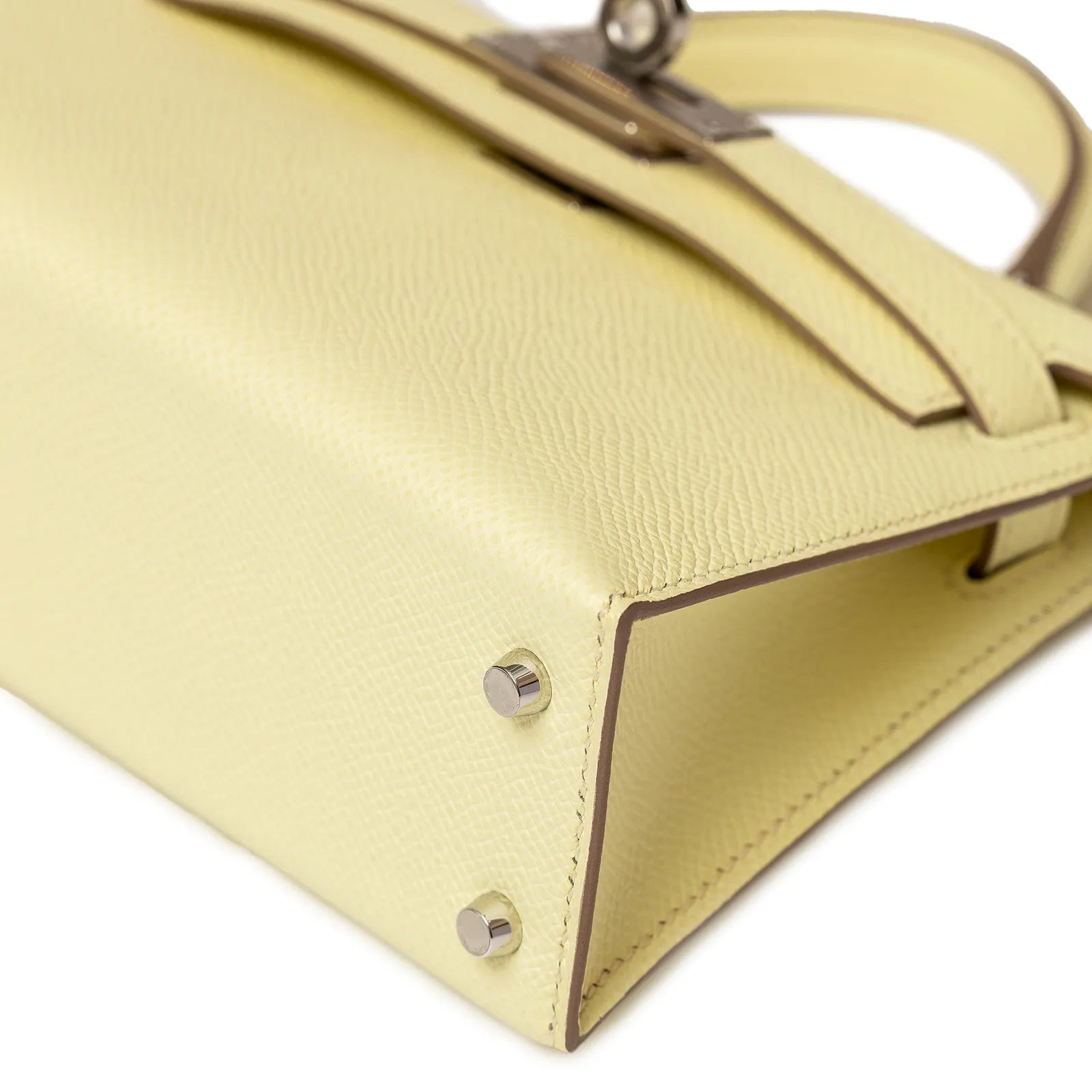 Close-up of corner and palladium hardware on Hermès Mini Kelly II Sellier 20 Jaune Milton Epsom Palladium Hardware bag