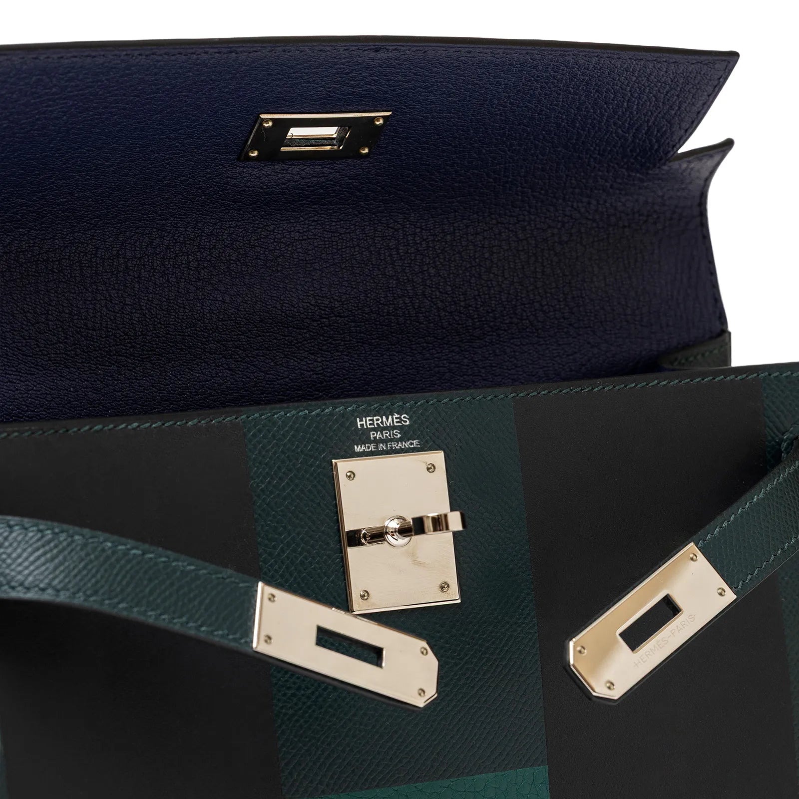 Close-up interior view of Hermès Kelly 28 Sellier Lettre H Vert Cypress/Bleu Obscur/Malachite Veau Epsom Palladium Hardware showing clasp and lining details