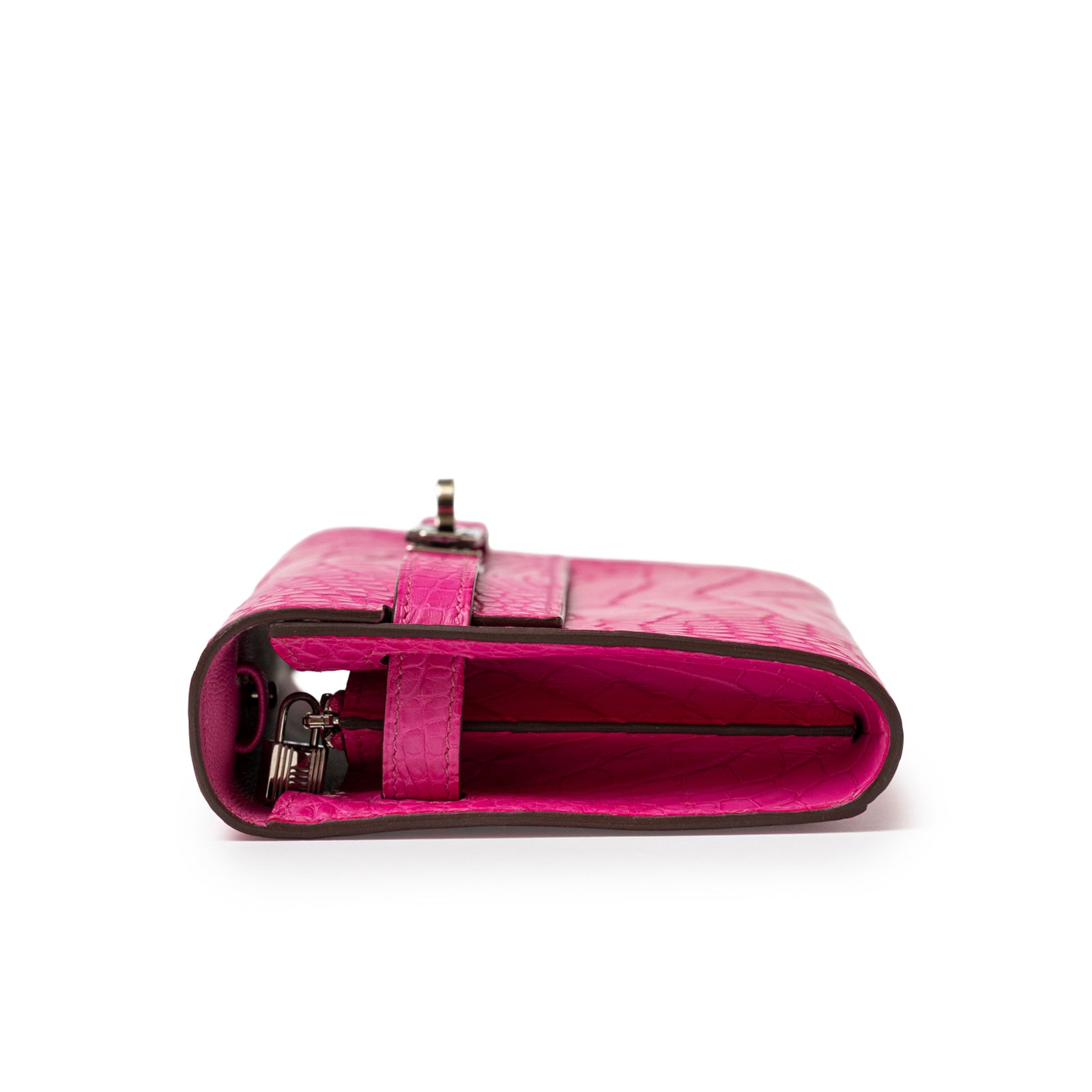 Side view of Hermès Kelly Wallet To Go Rose Shocking Matte Alligator Palladium Hardware showing slim profile and clasp detail