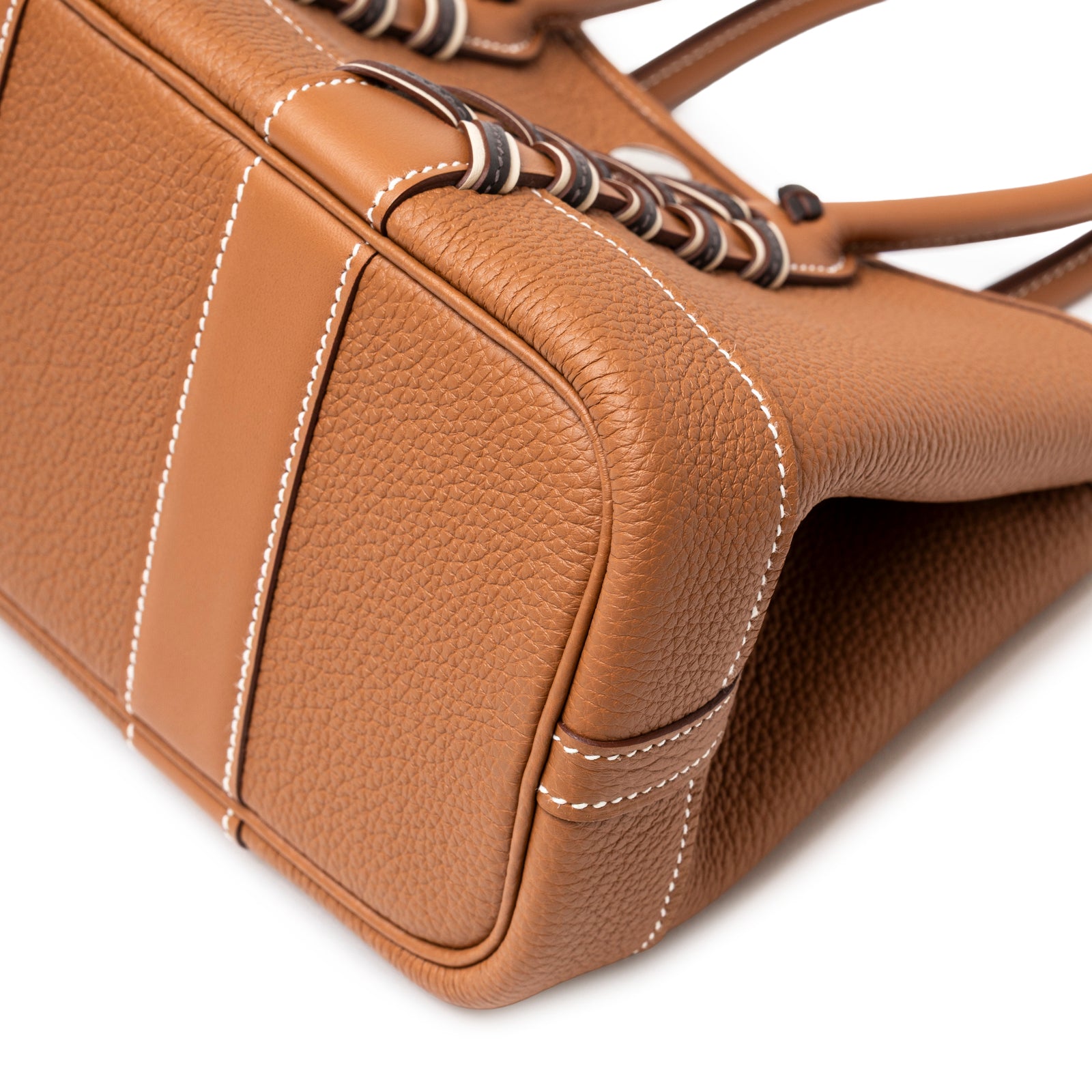 Close-up of base corner on Hermès Mini Garden Party Neo 23 Bredies Gold Bai Brun Craie Togo Palladium Hardware showing stitched leather