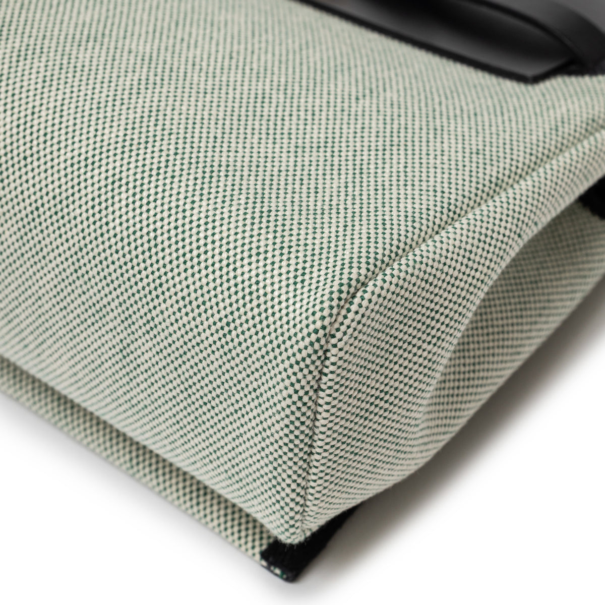 Hermès Mini Herbag Zip 20 Black Ecru Vert Moyen Toile Gold Hardware fabric corner detail