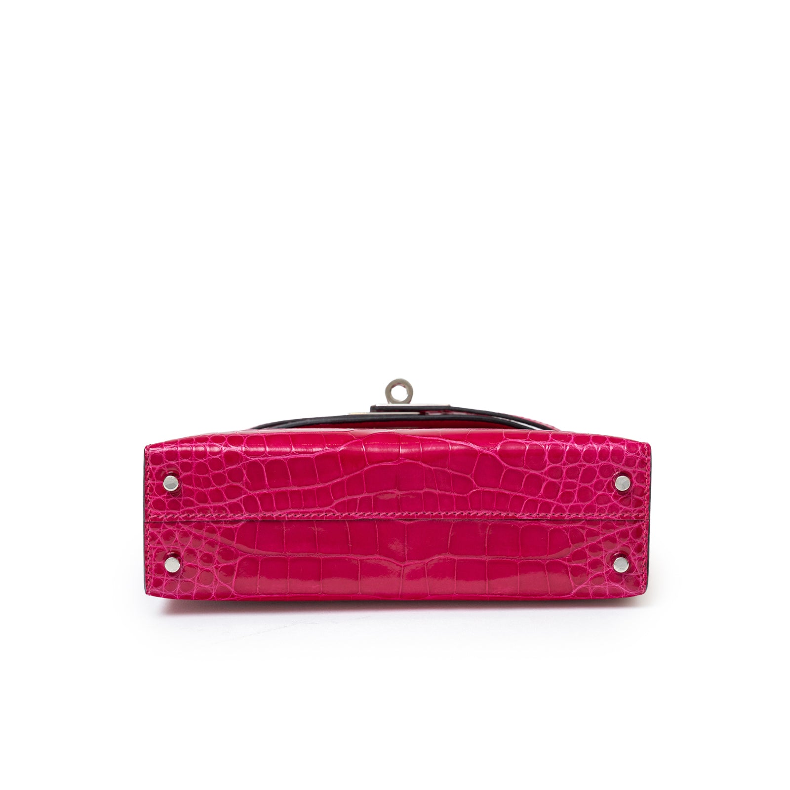 Bottom view of Hermès Mini Kelly II Sellier 20 Rose Mexico Shiny Alligator Palladium Hardware showing textured leather and metal feet