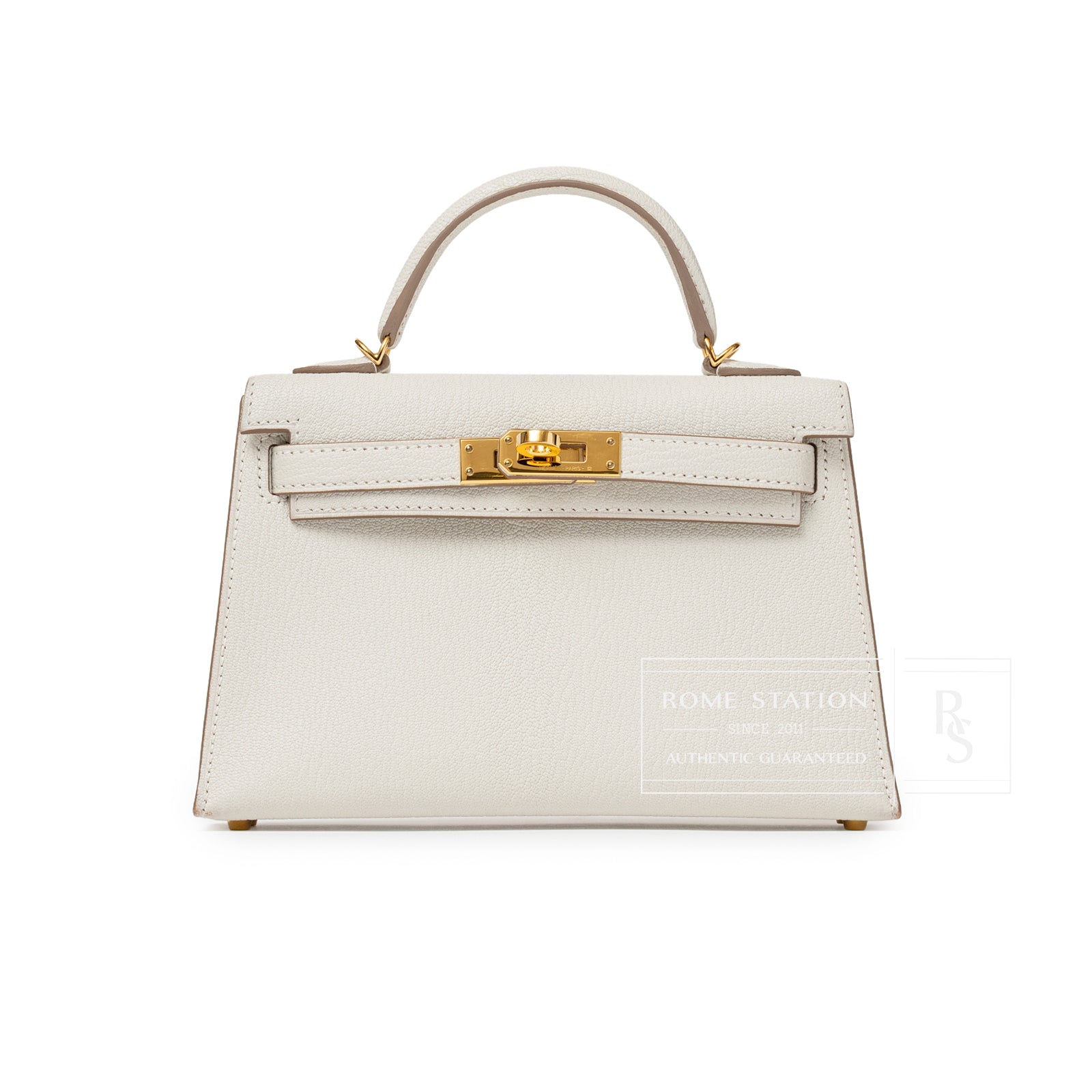 Front view of Hermès Mini Kelly II Sellier Mushroom Chevre Mysore Gold Hardware with textured leather and gold clasp detail