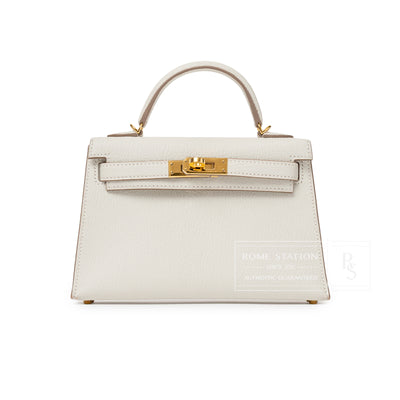 Front view of Hermès Mini Kelly II Sellier Mushroom Chevre Mysore Gold Hardware with textured leather and gold clasp detail