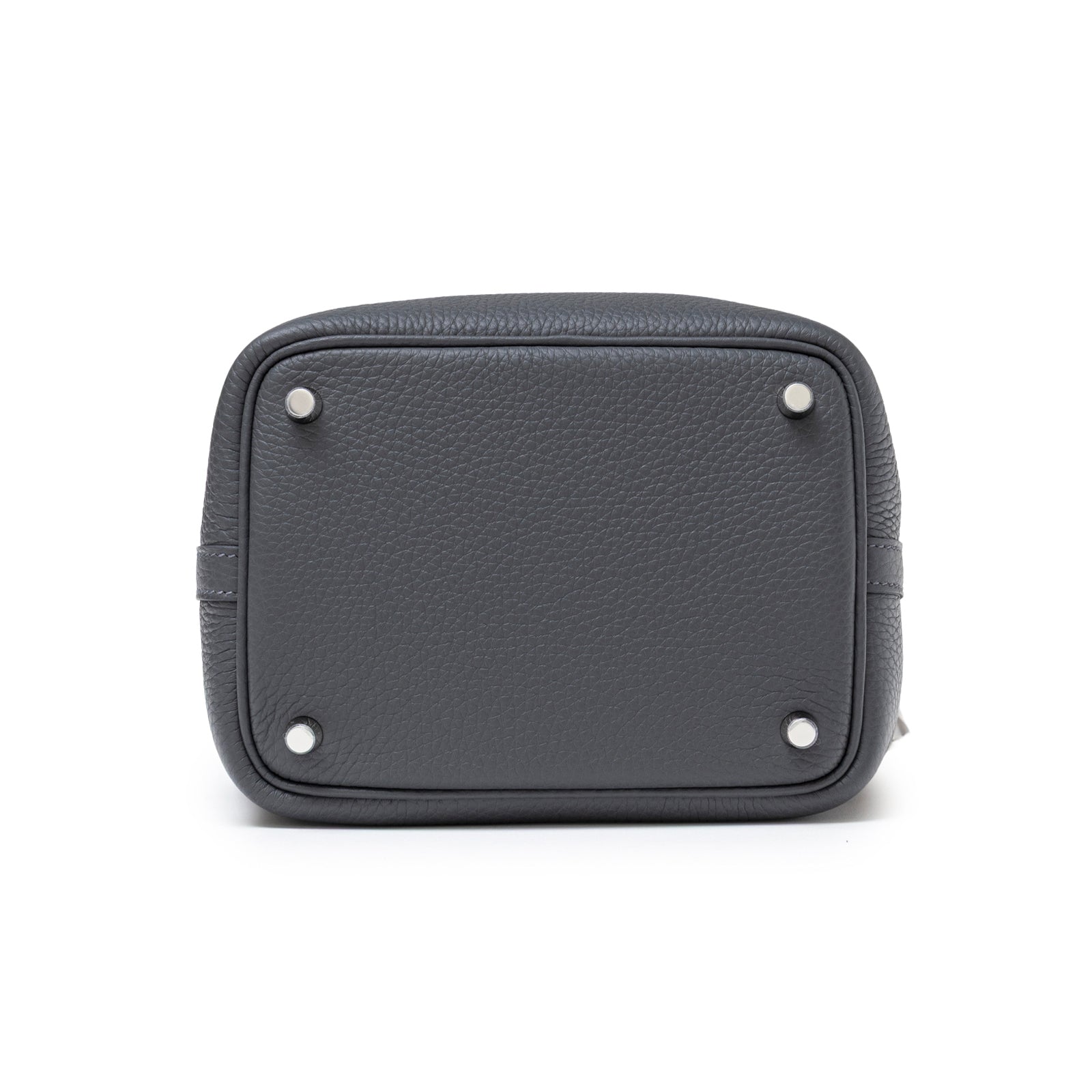 Bottom view of Hermès Picotin 18 Ardosie Clemence Palladium Hardware showing leather texture and metal feet