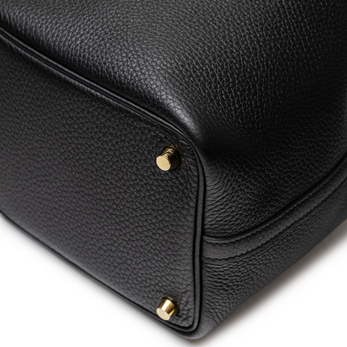 Hermès Picotin 18 Black Clemence Gold Hardware corner closeup with gold feet
