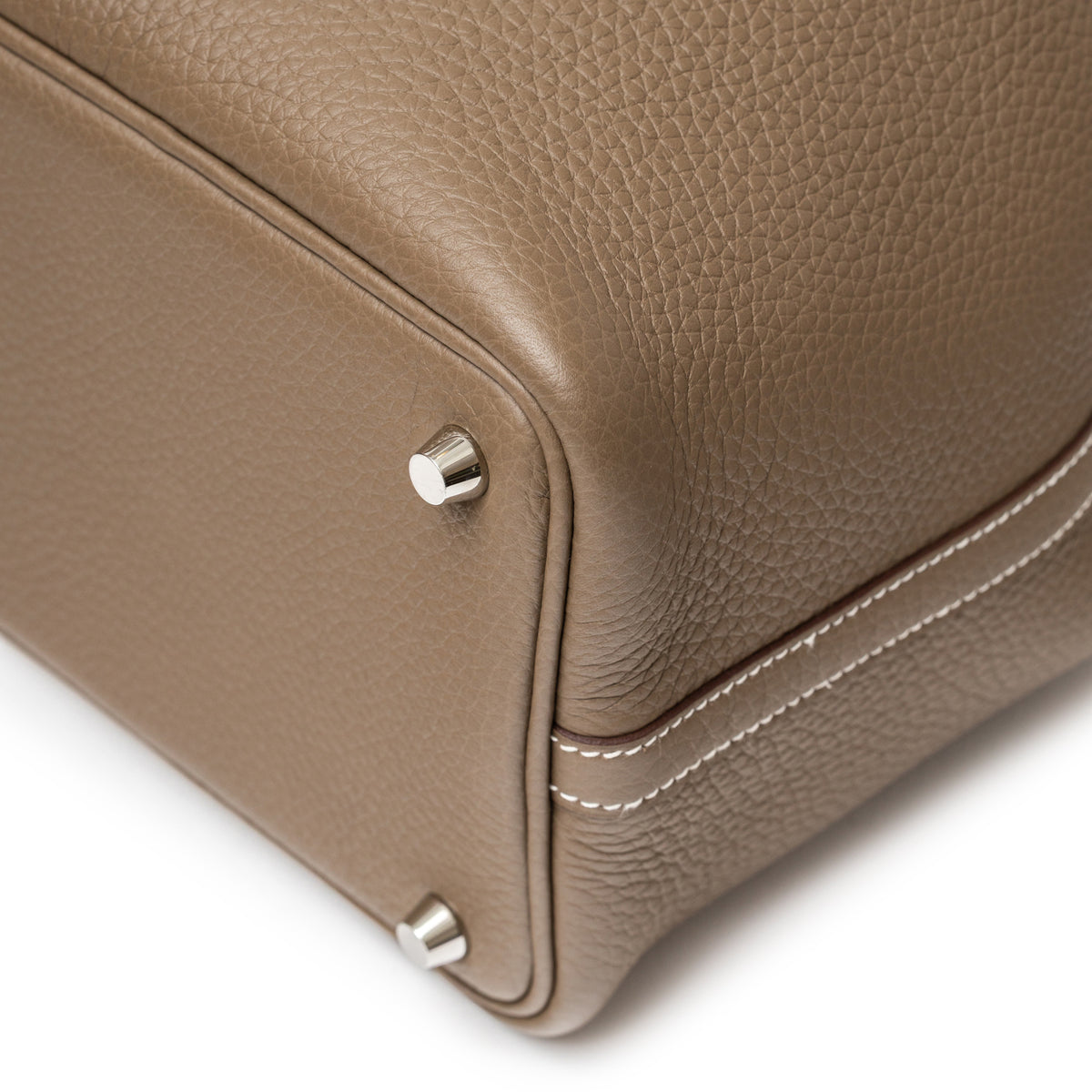 Hermès Picotin 18 Etoupe Clemence Palladium Hardware corner detail with feet and stitching