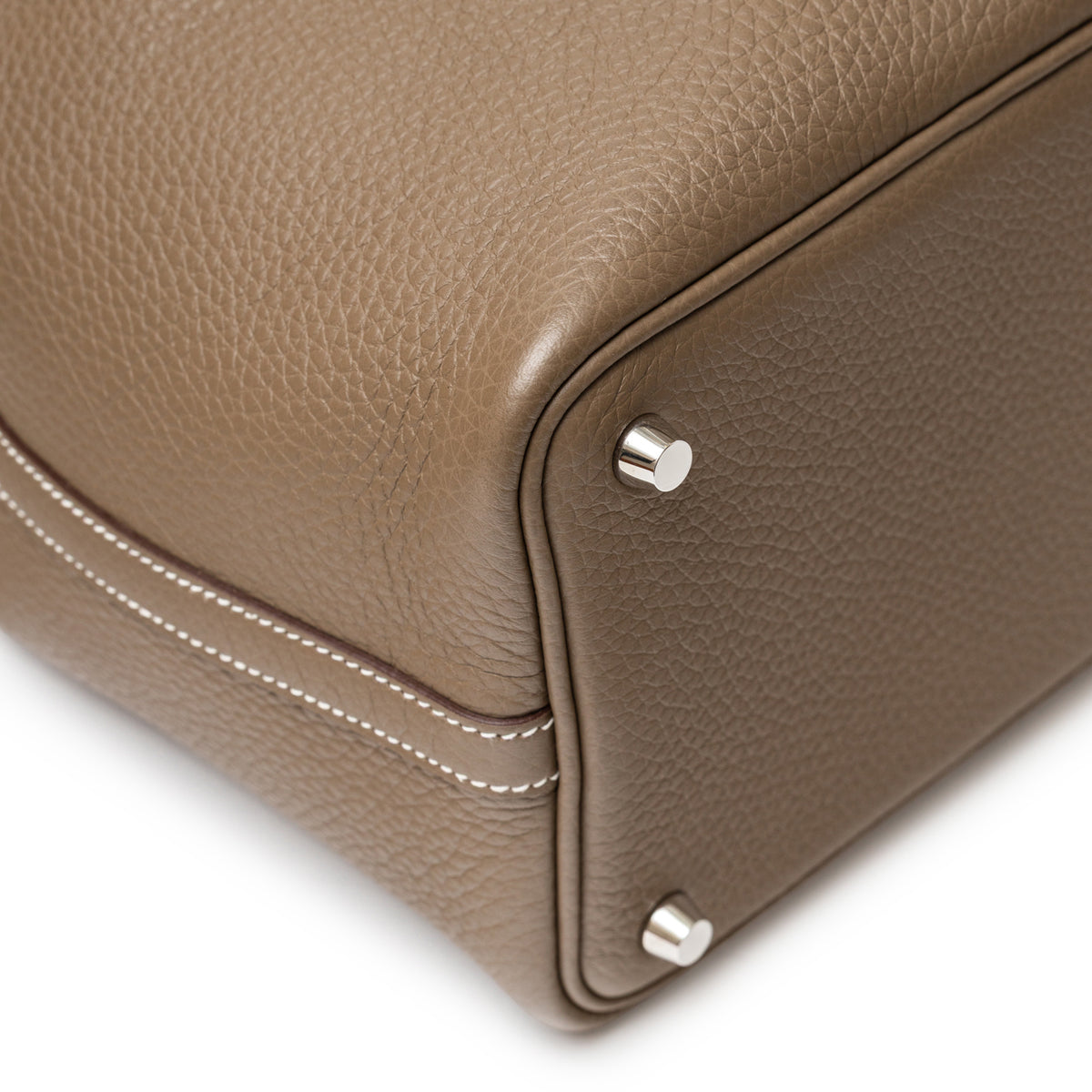 Hermès Picotin 18 Etoupe Clemence Palladium Hardware bottom corner close-up