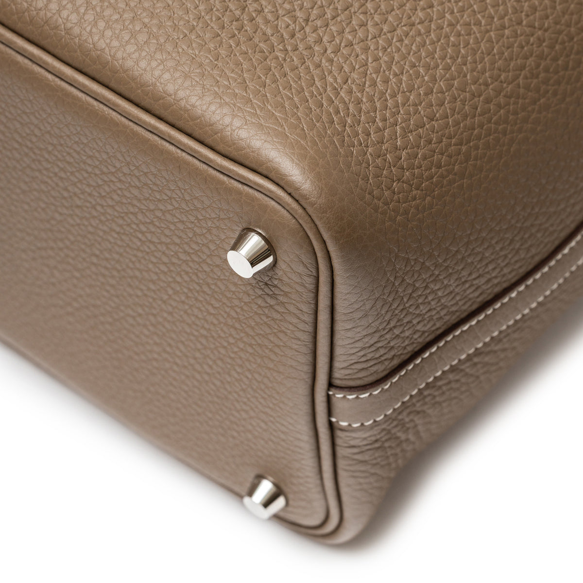 Hermès Picotin 18 Etoupe Clemence Palladium Hardware corner close-up with feet and stitching