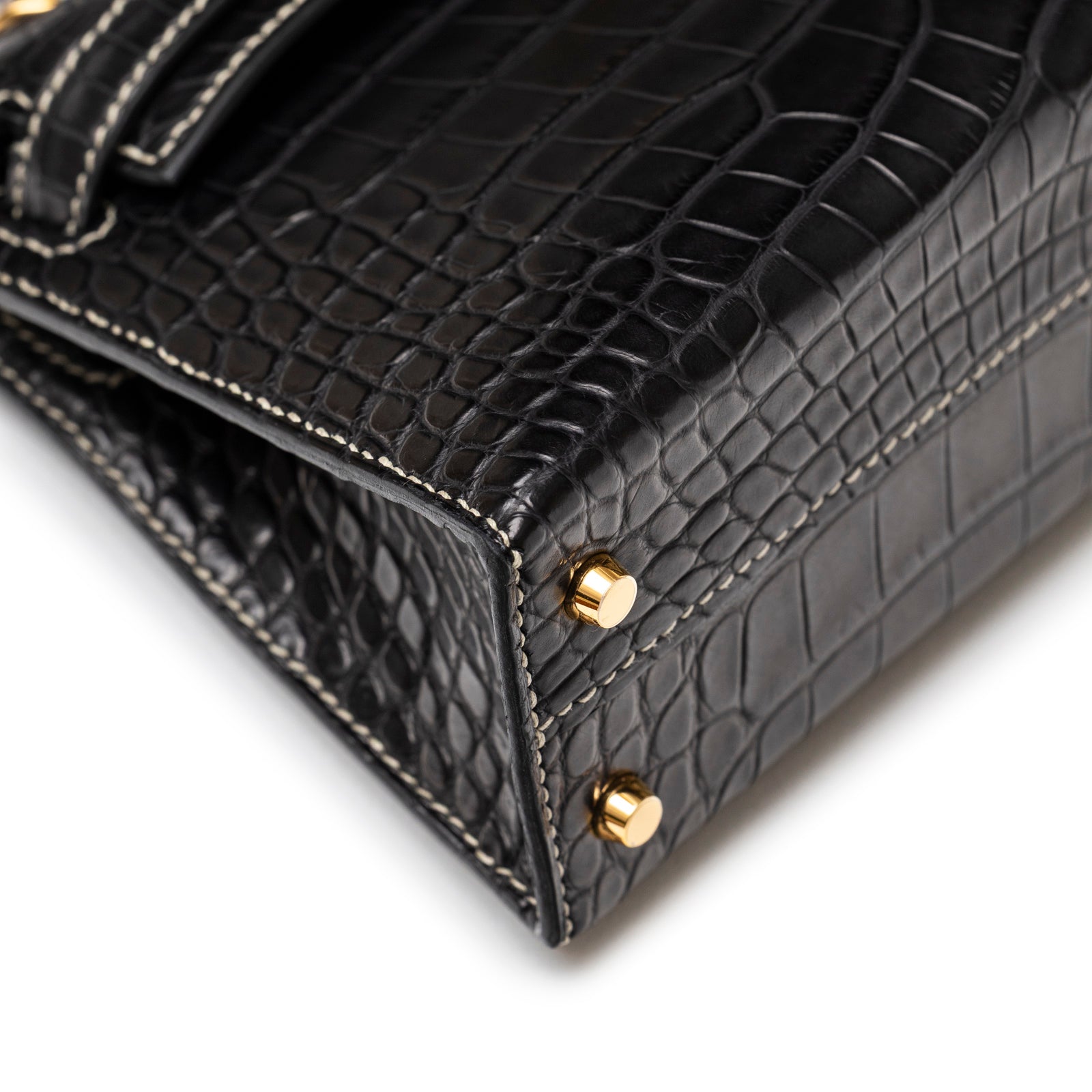 Close-up of corner with gold studs on Hermès Special Order HSS Horseshoe Mini Kelly II Black Gris Matte Alligator Gold Hardware