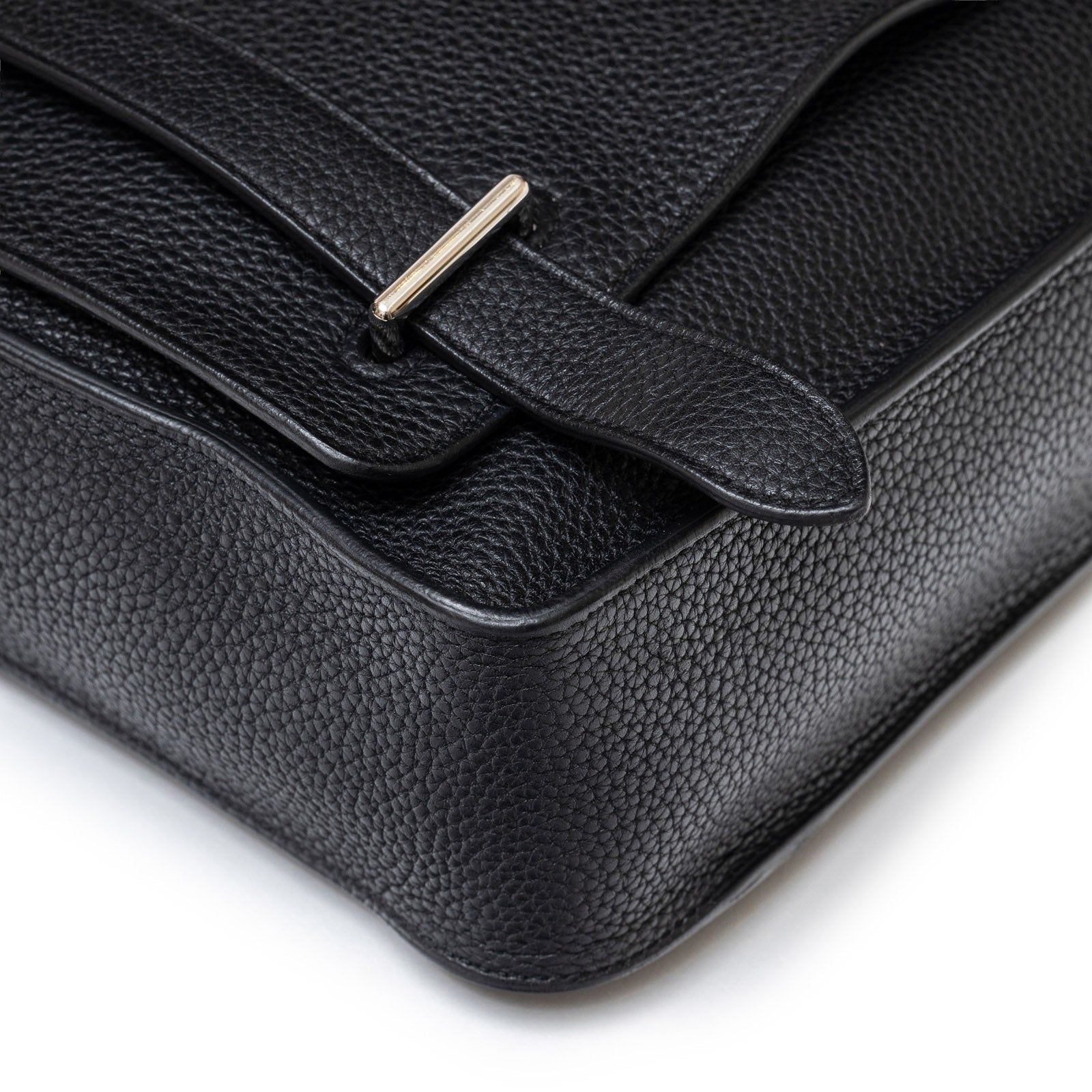 Hermès Steve Caporal Messenger 28 Black Clemence Palladium Hardware - Front Bottom Left