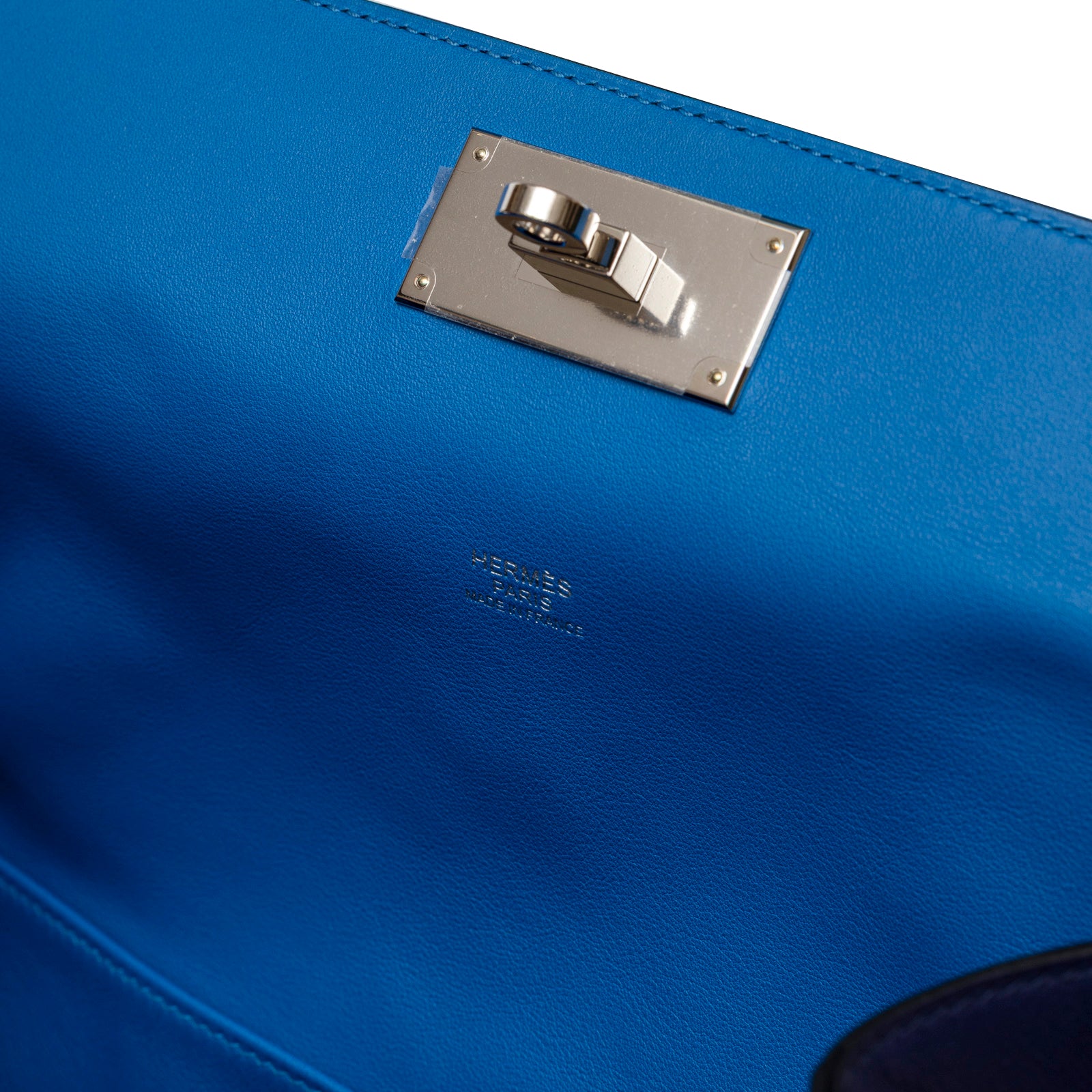 Hermès Tool Box 26 Blue Encre Blue Zellige Swift Palladium Hardware interior clasp closeup