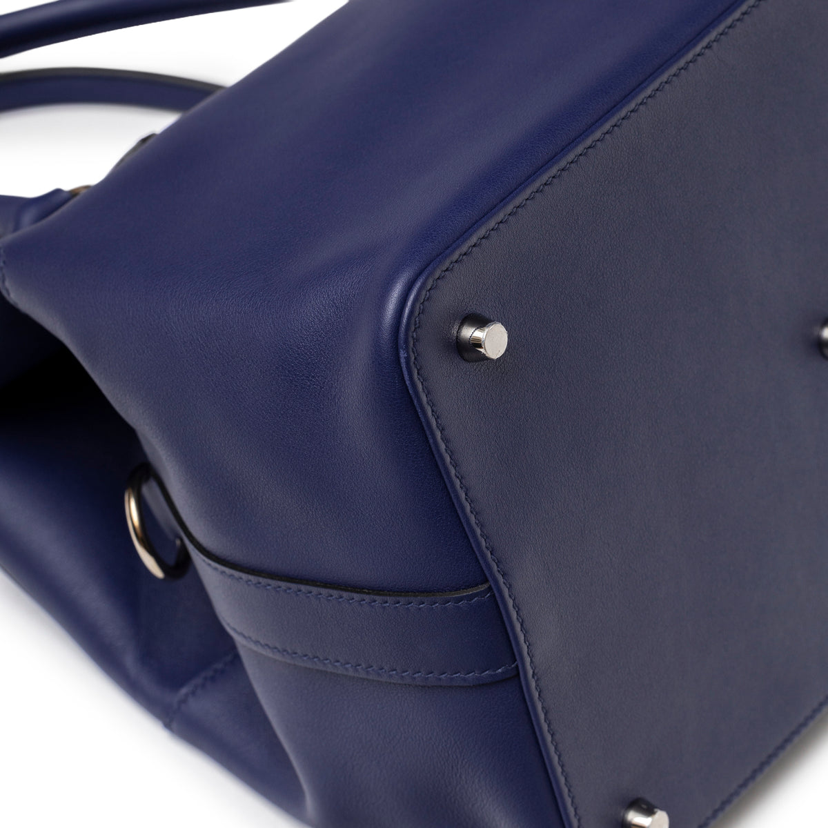 Hermès Tool Box 26 Blue Encre Blue Zellige Swift Palladium Hardware bottom corner closeup